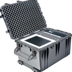 Clamshell Hard Case: 23