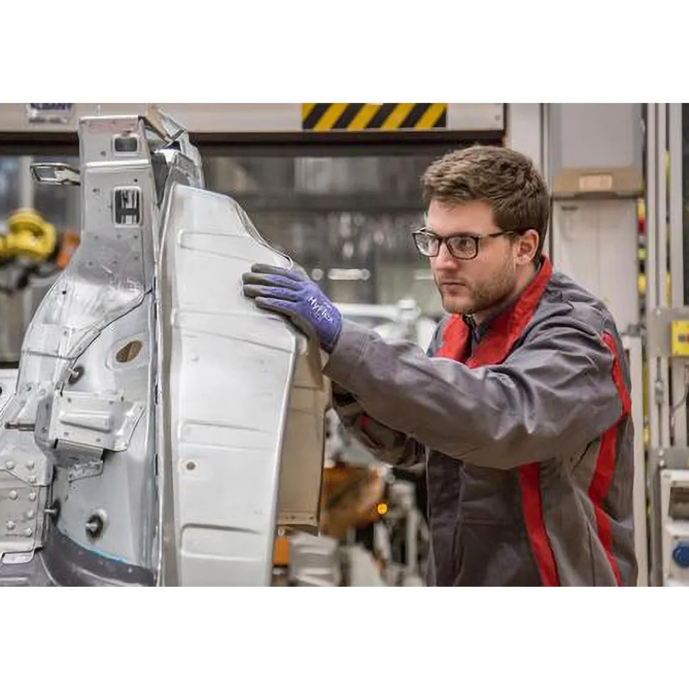 Cut, Puncture & Abrasion-Resistant Gloves: HyFlex® 11-561, Cut A3, Puncture 4, Abrasion 4, 15 ga, Size Large, 9-3/4" Long