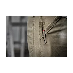 FASTBACK™ Compact Folding Utility Knife