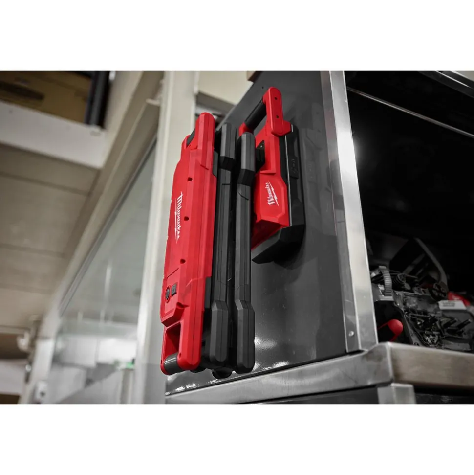 M18™ Magnetic Extendable Boom Light