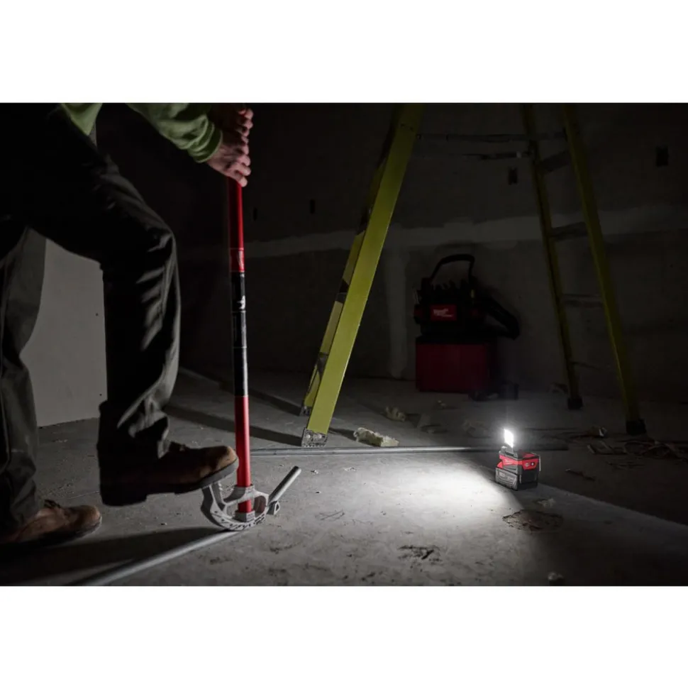 M18™ ROVER™ Compact Folding Flood Light w/ USB Charging