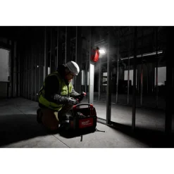 M18™ ROVER™ Clamping Flood Light