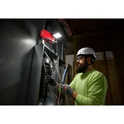 M18™ ROVER™ Clamping Flood Light