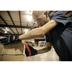 Safety Cutter: Retractable Blade