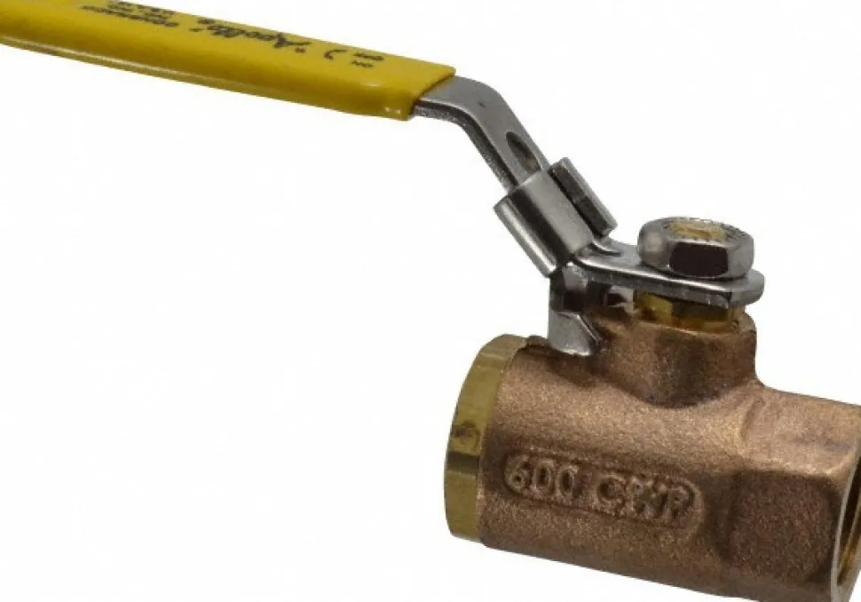 Standard Manual Ball Valve: 1/2" Pipe, Standard Port