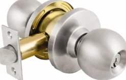 Up to 1-3/4" Door Thickness, Brushed Chrome Entrance Knob Lockset
