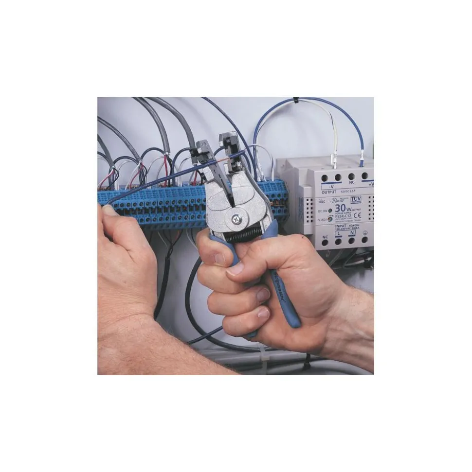 Wire Stripper: 12 AWG to 8 AWG Max Capacity